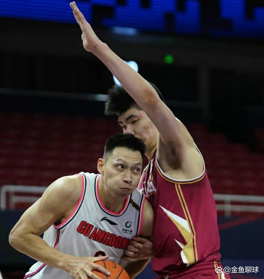 清晨里昂备战CBA季后赛，调整名单细节曝光，底气十足，年轻球员得到机会 -九游娱乐平台